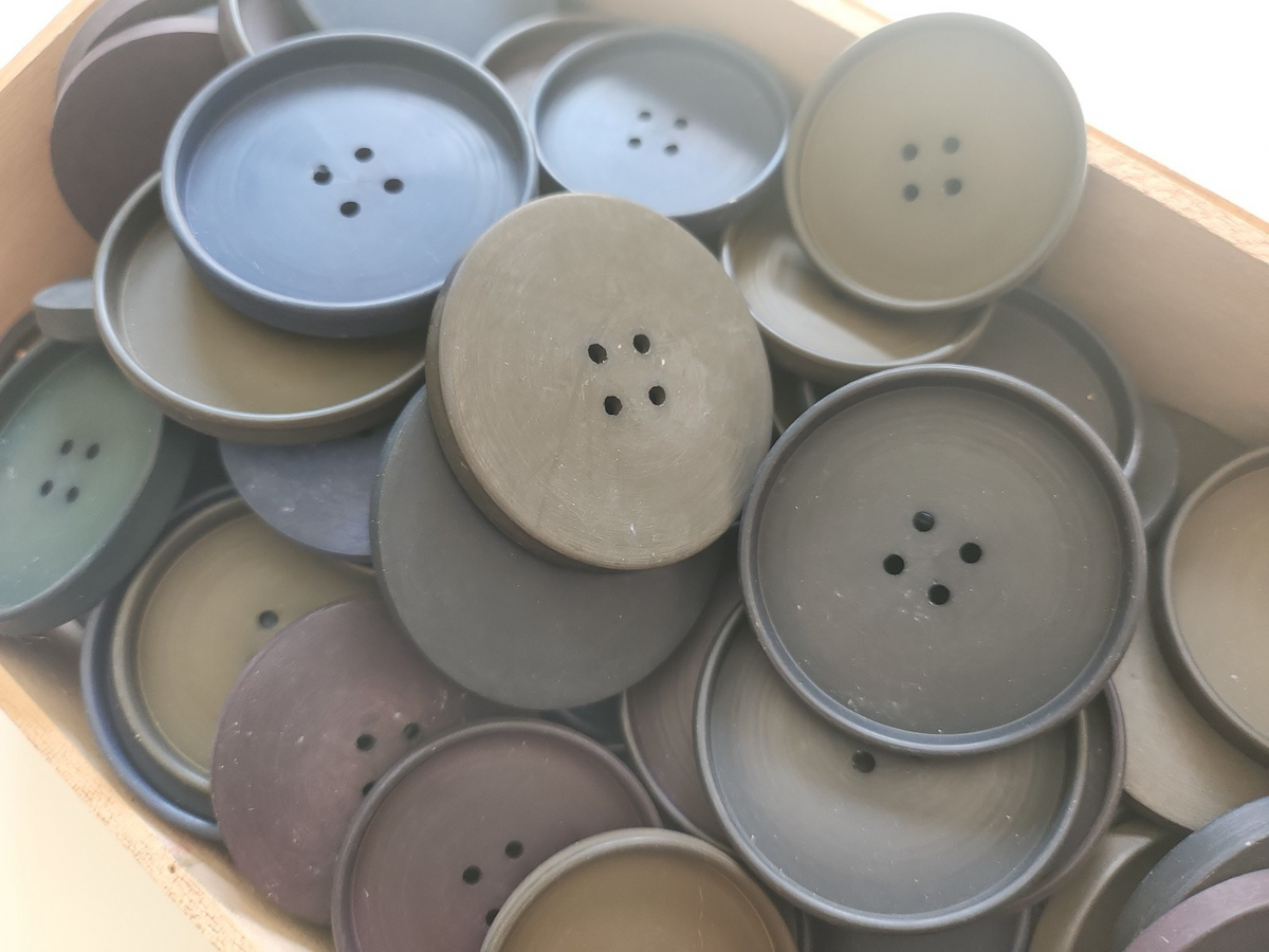 Gros lot environ 150 boutons vintage XXL mat 3,7 à 4,3 cm