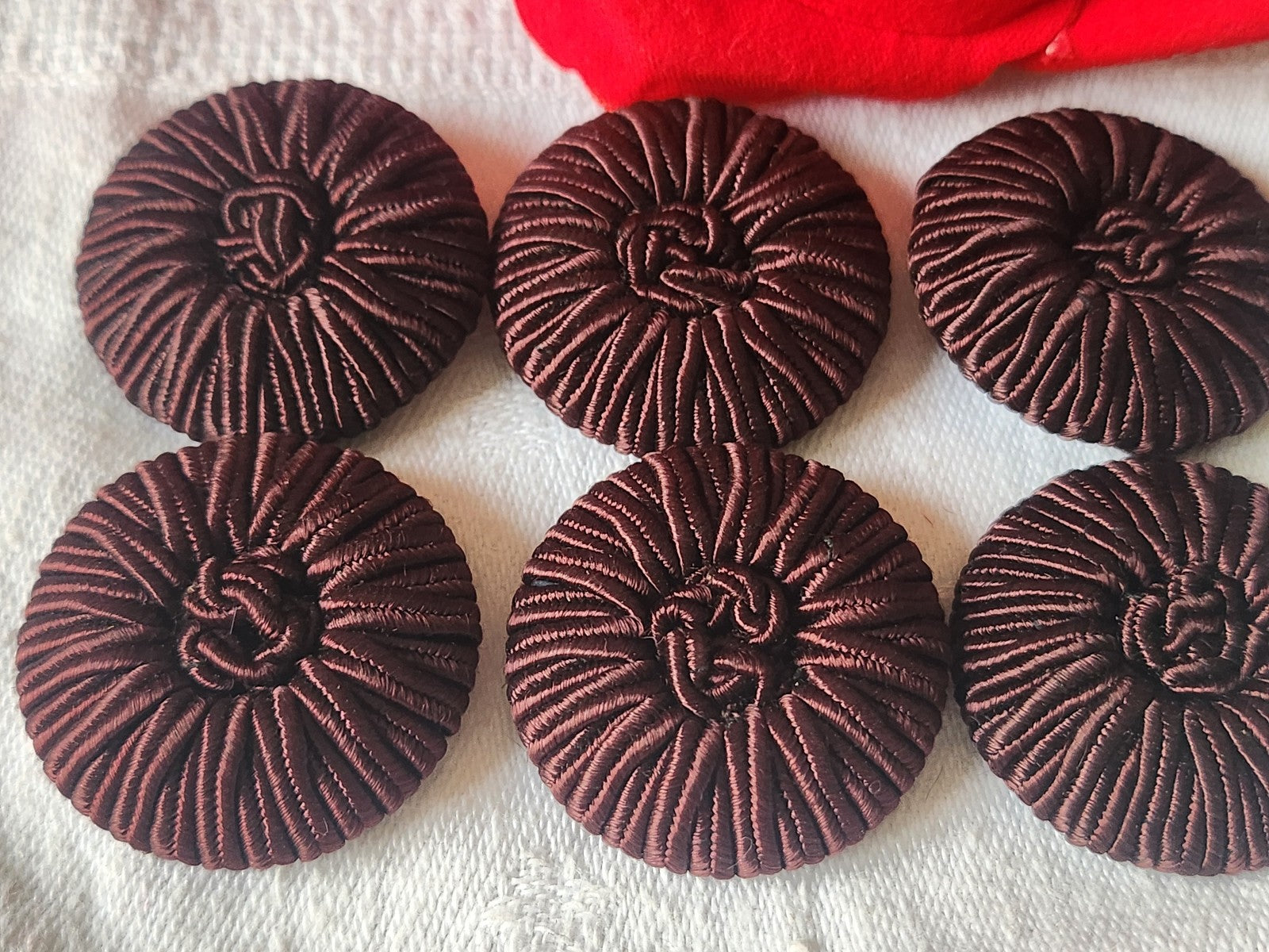 Lot 6 boutons anciens passementerie prune/marron 3,1 cm ref 3541