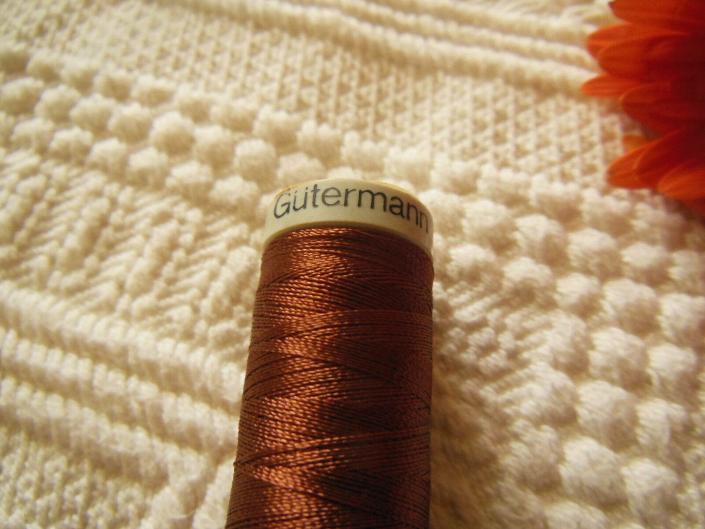 Bobine fil  à broder Gutermann 200 m marron  col 2100 couture