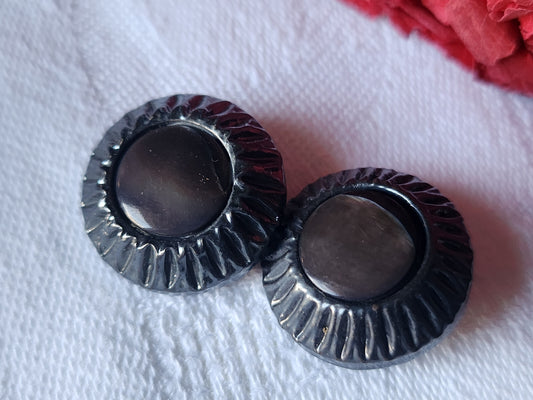 Collection duo  boutons vintage coeur en nacre  pied 1,8 cm G7F