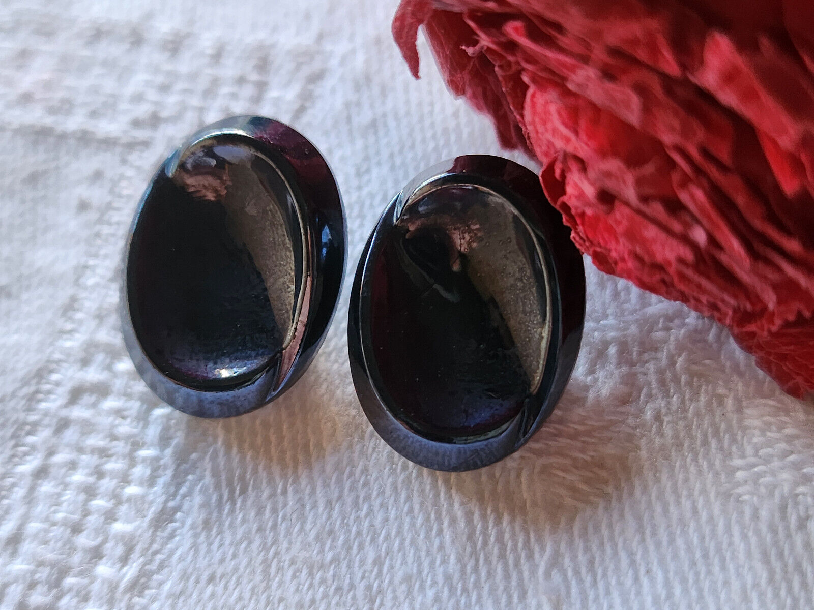 Duo boutons anciens en verre gris 1,3 cm sur 1,8 cm D12D