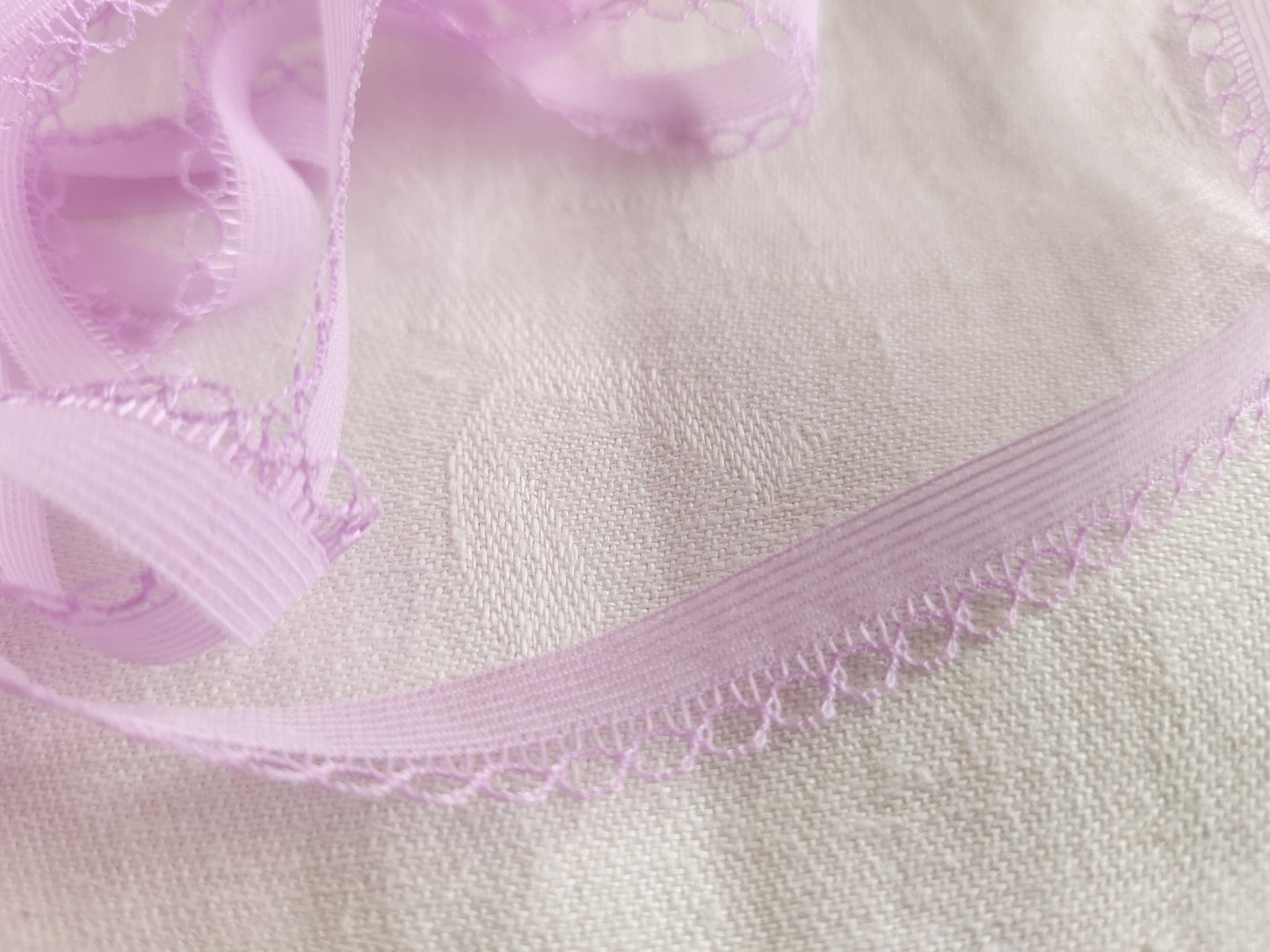 Dentelle vintage violet lilas 5 mètres  sur 1,1 cm A5