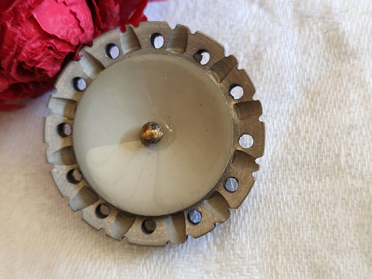 Gros bouton ancien collection gris  ajouré  original pied 3 cm ref 115