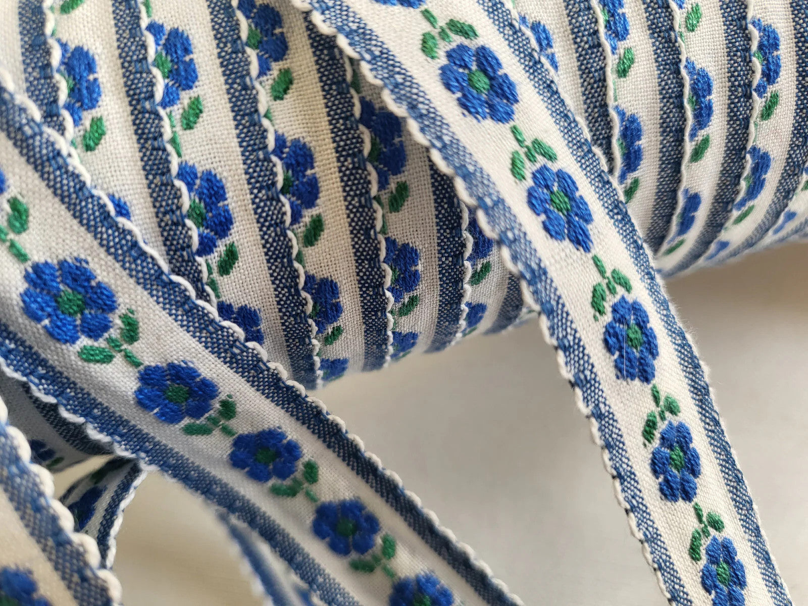 Galon fleur blanc bleu shabby champêtre vintage 3 mètres sur 1,6 cm A2