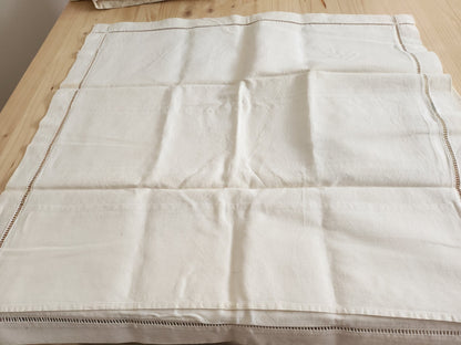 Lot deux anciennes taies d'oreillers monogramme HK  traces de stockages B6
