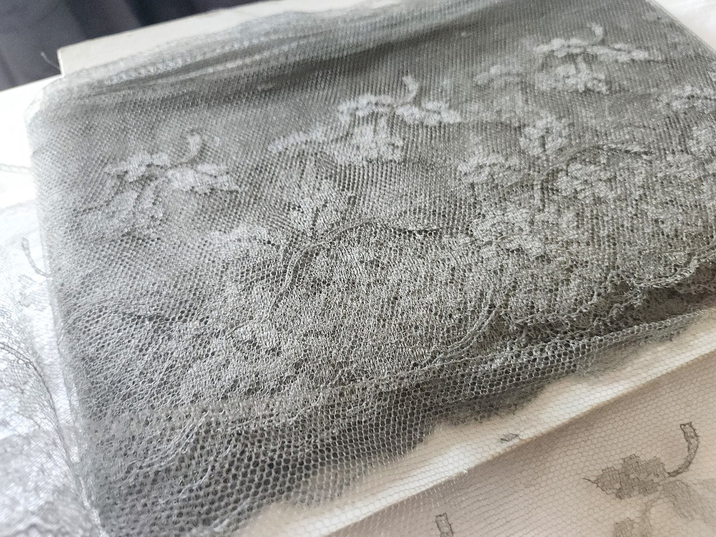 Dentelle large ancienne grise voilette restauration chapeau au mètre B6