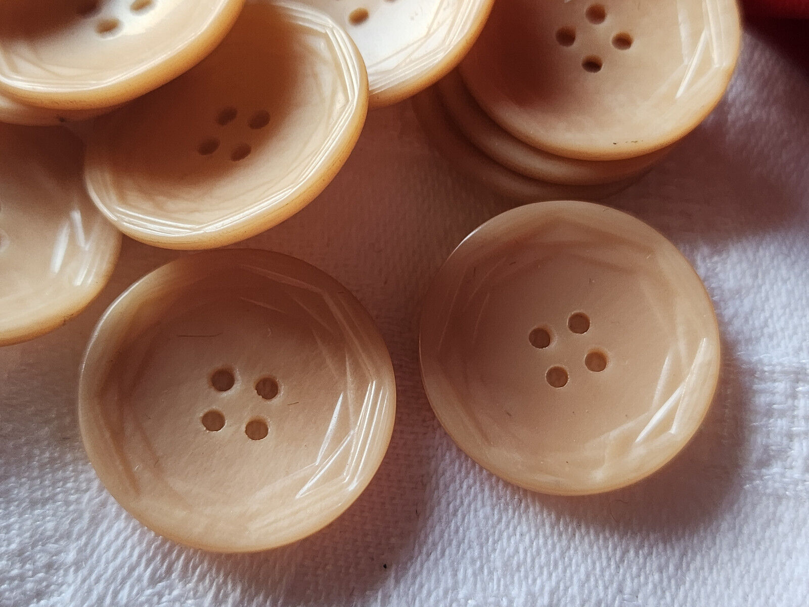 Lot 12 boutons vintage rosé travaillé trous 2,3 cm ref 2326
