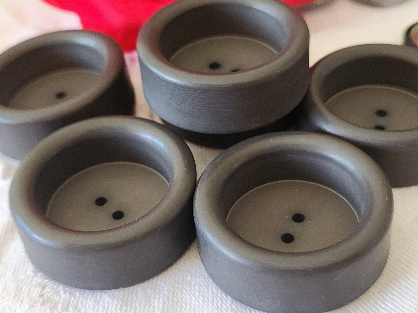 Lot 6 énormes boutons vintage gris mat foncé trés haut 3,4 cm ref 3895