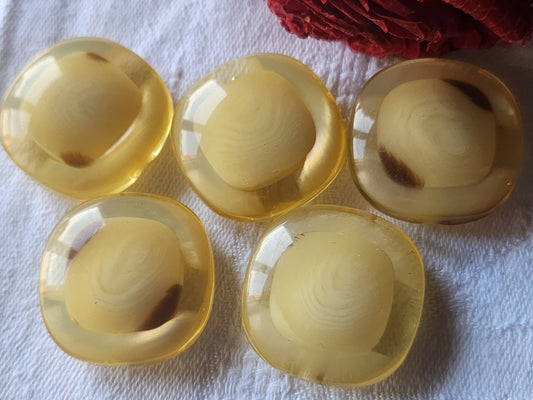 Lot 5 gros boutons vintage beige à pied bord nacré 2,7 cm ref 3458