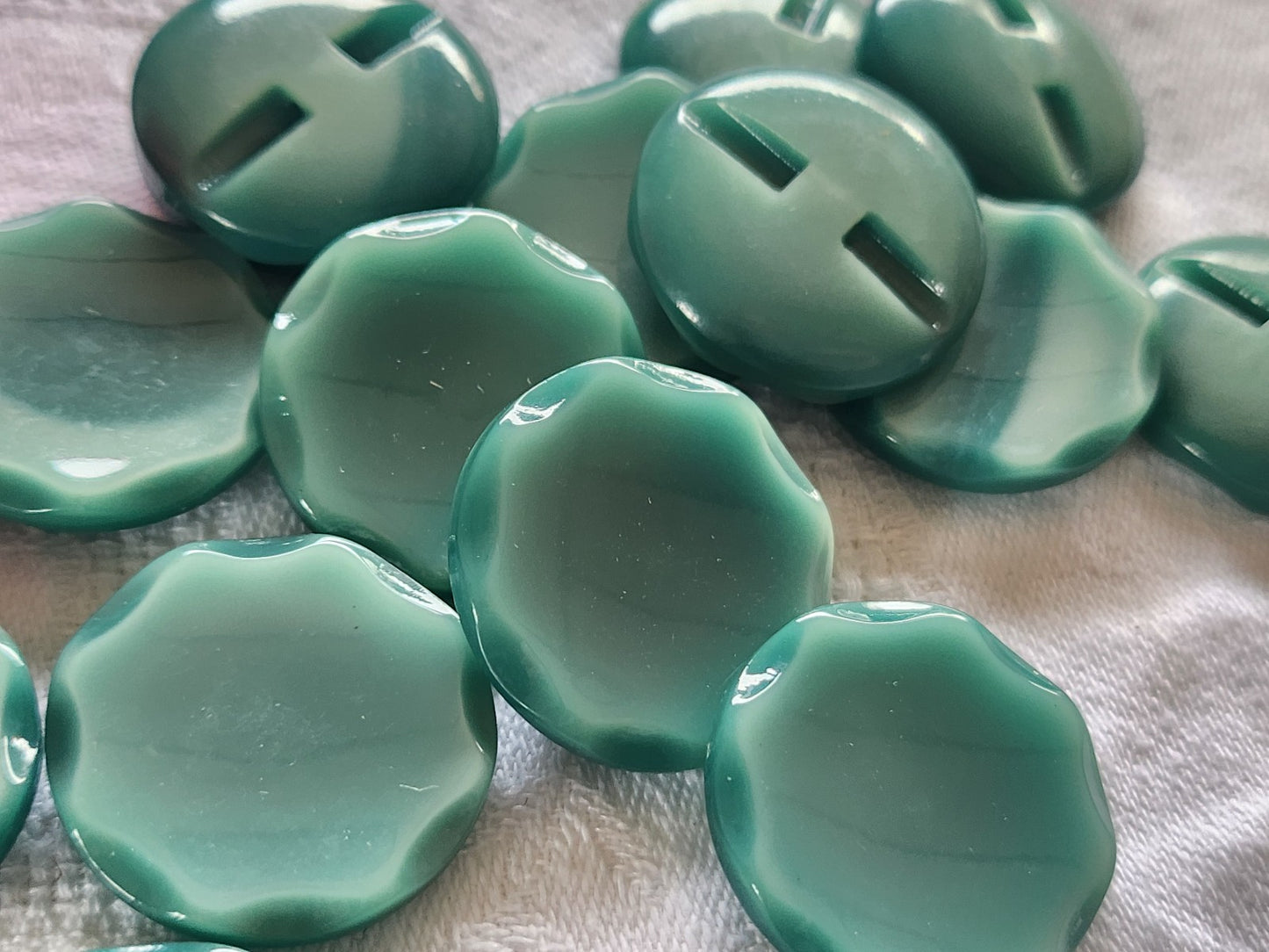 Lot 6 gros  boutons vintage bleu facette 2,7 cm pied ref 2551