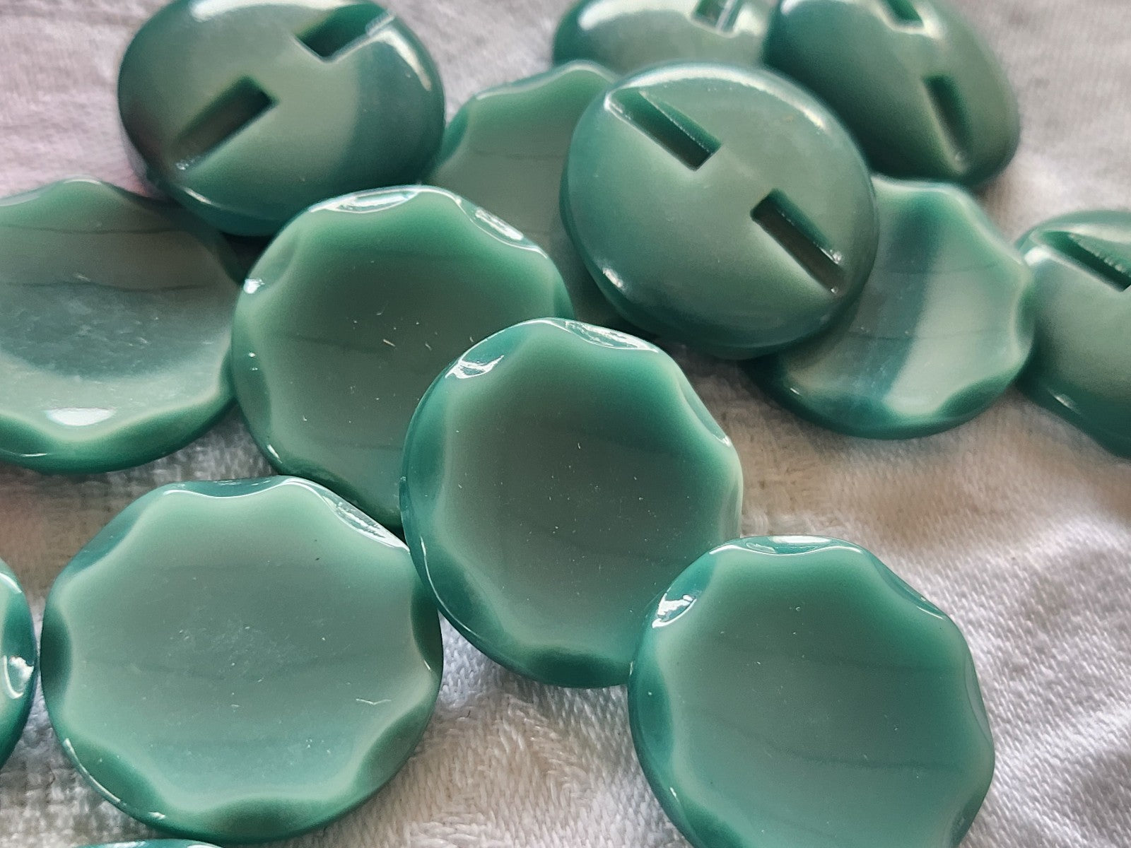 Lot 6 gros  boutons vintage bleu facette 2,7 cm pied ref 2551