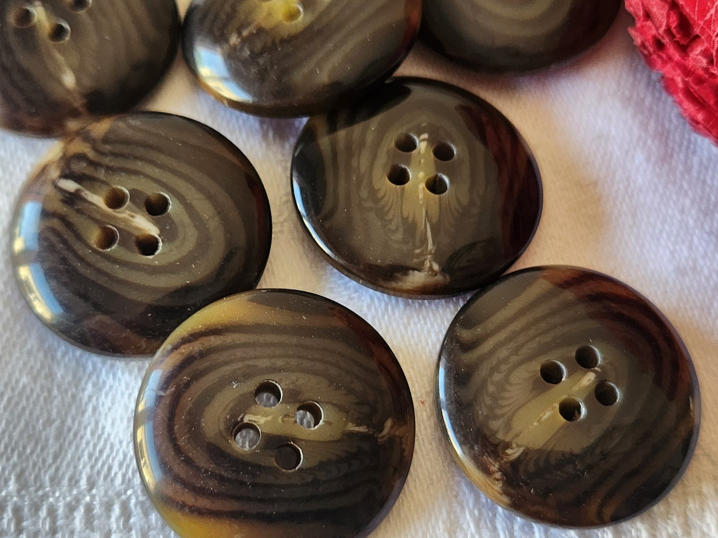 Lot 7 gros  boutons vintage marron veiné à trous 2,5 cm ref 5214