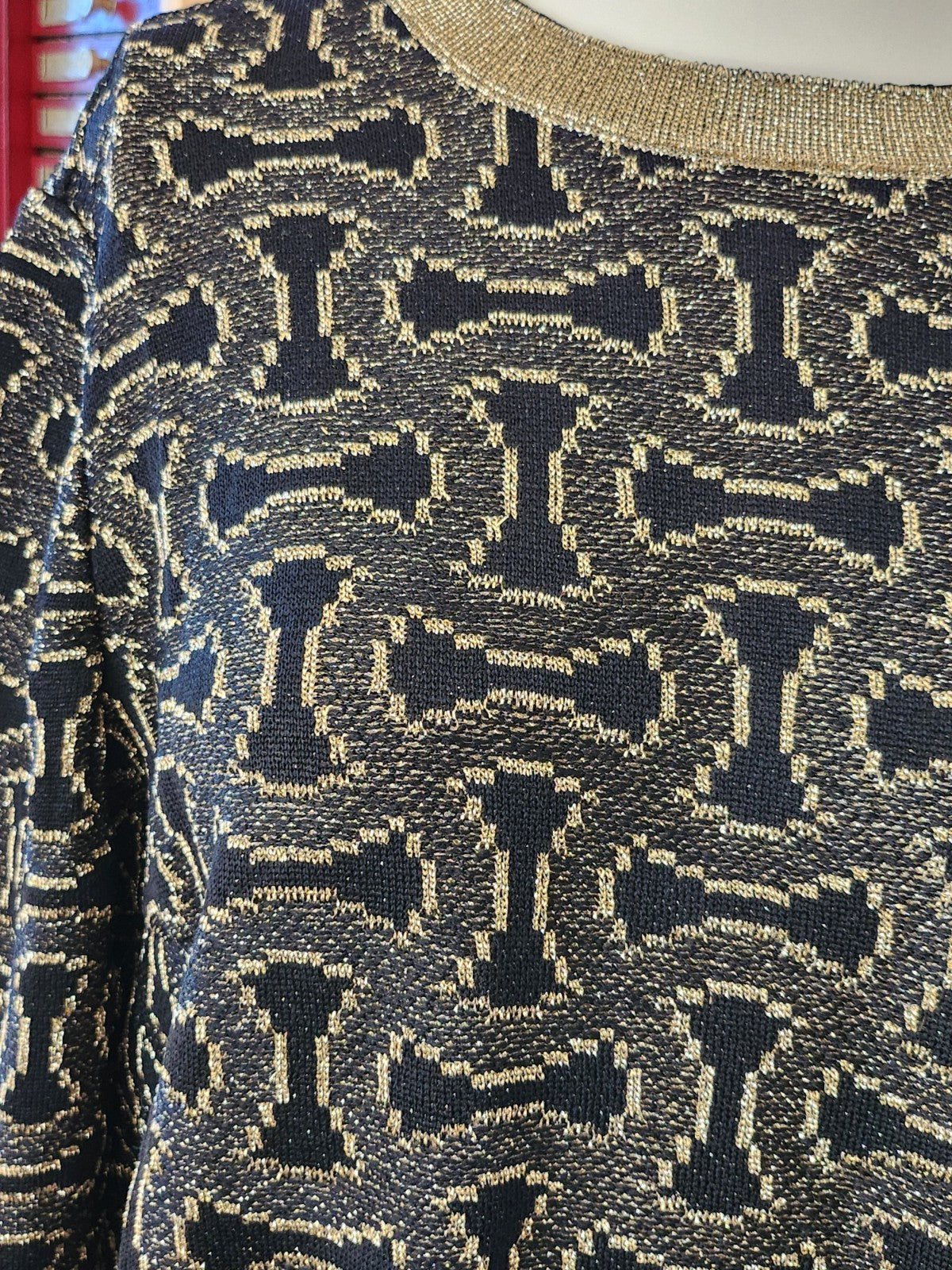 Pur vintage robe pull  manche patte d'eph noir doré  ref portant