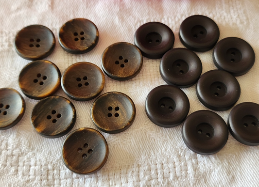 Lot 17 boutons vintage marron deus series trous 1,7 cm ref 5982