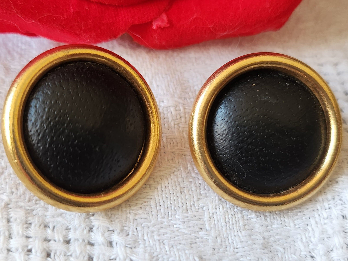 Duo boutons vintage cuir et métal doré 2,2 cm D18D