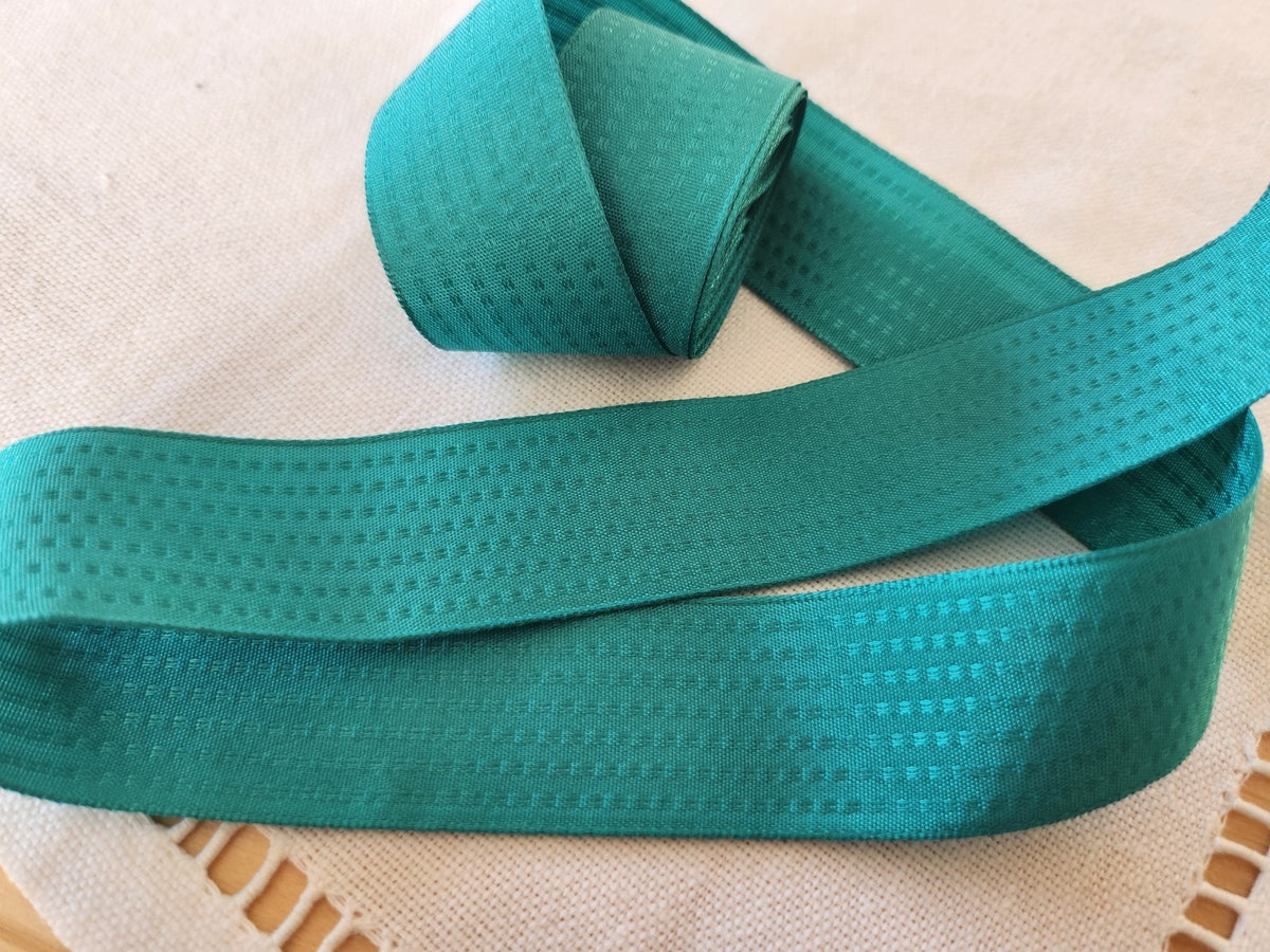 Ruban large petit point vert 2 mètre 95 sur  2,4 cm T3-1