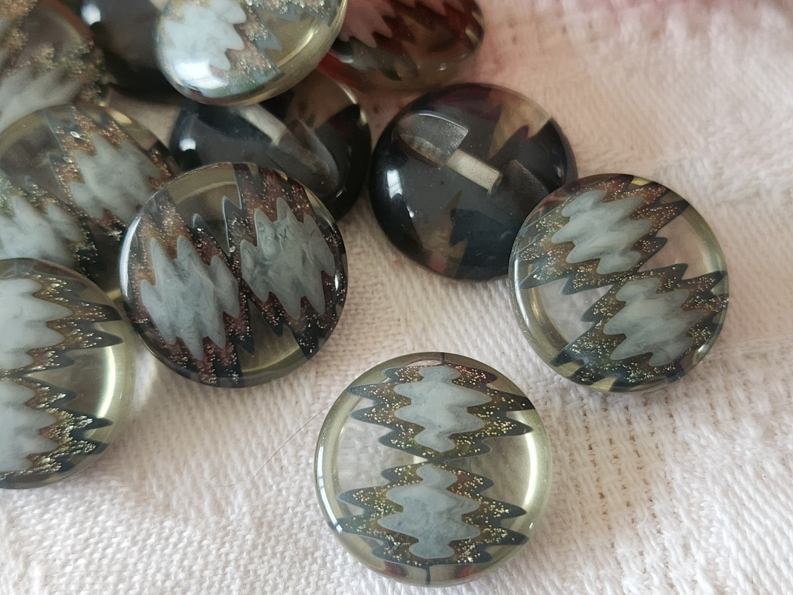 Lot 8 boutons vintage gris  inclusion à pied 1,7 cm ref 3959