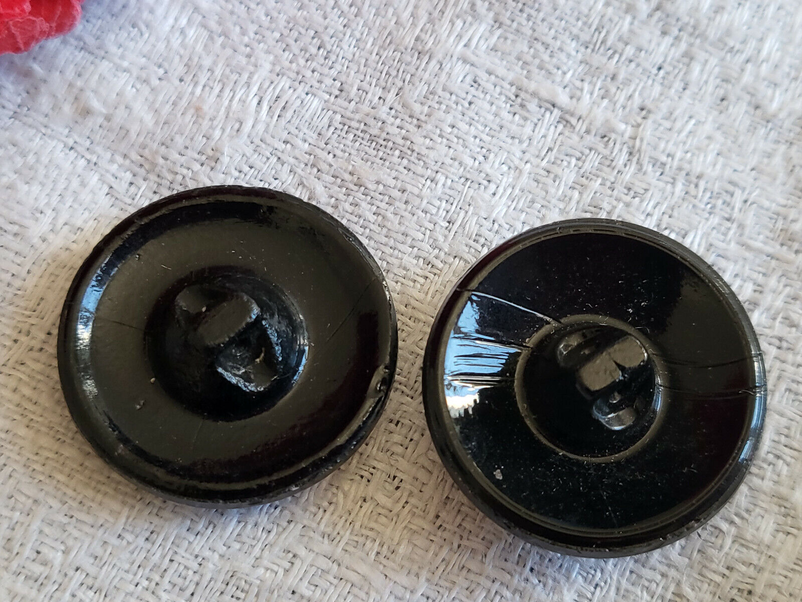 Duo boutons anciens en verre noir travaillé collection  2,2 cm  G13L