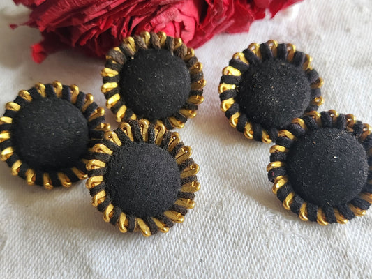Collection lot 5 boutons ancien en métal ornement parurier 2,3 cm ref 1234