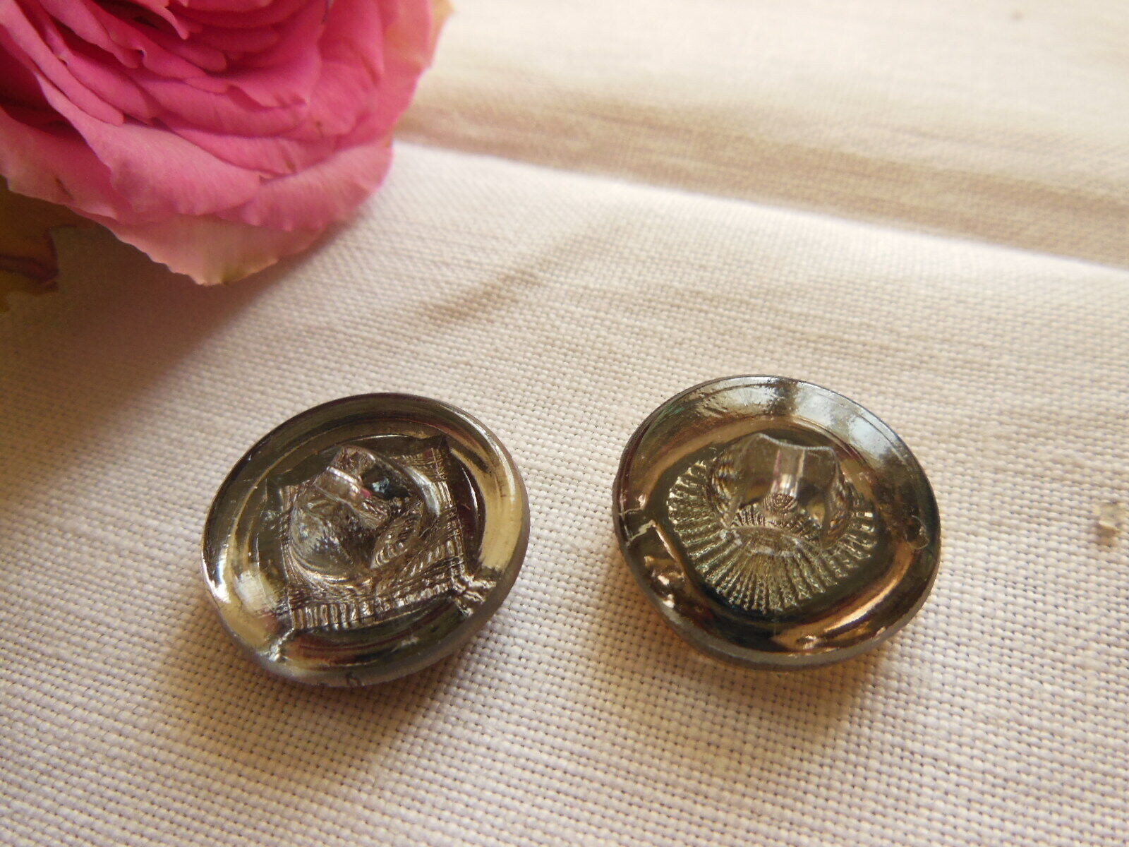 Duo boutons anciens en verre doré or diamètre 1,7 cm  D6H