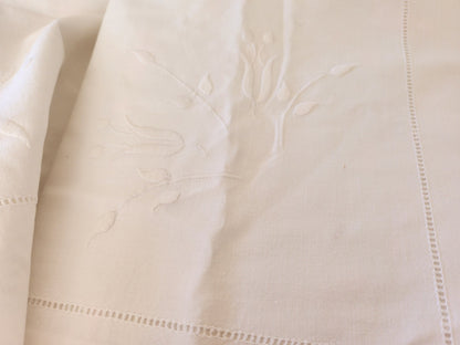 Ancienne housse d'édredon broderie froufrou petit jour B6