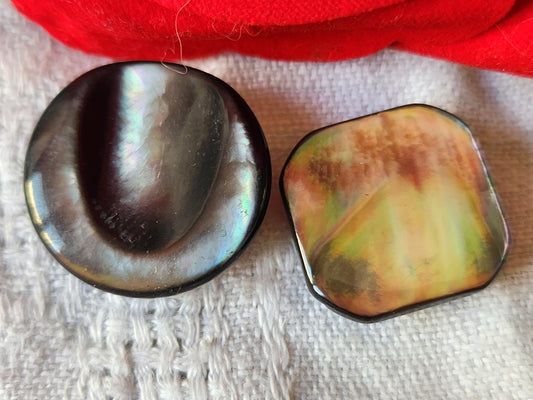 Duo boutons vintage en nacre sur pied 1,7 et 2 cm G19L