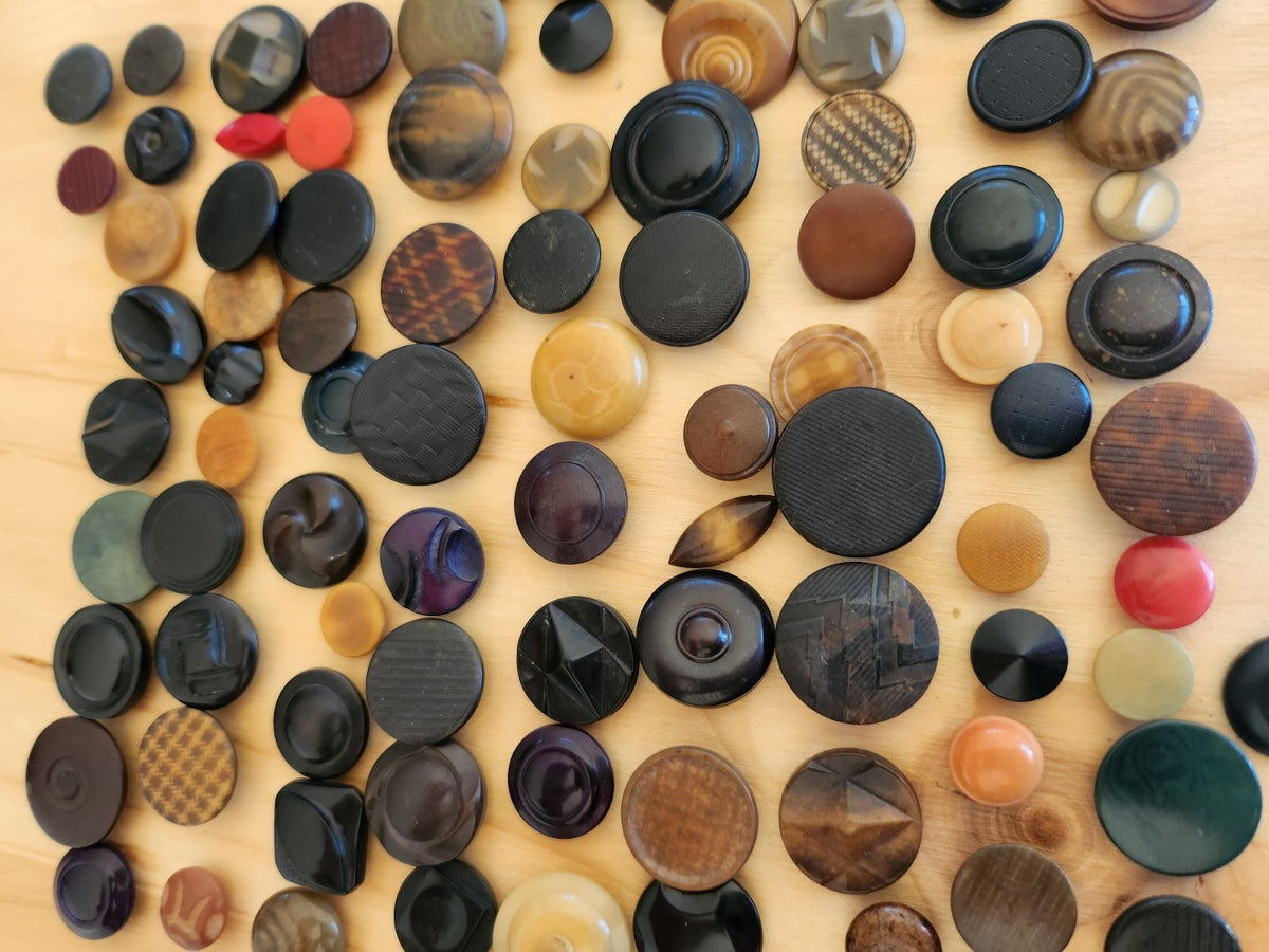Lot 100 boutons anciens en corozo à pied 1 cm à 2 cm N°3 T10