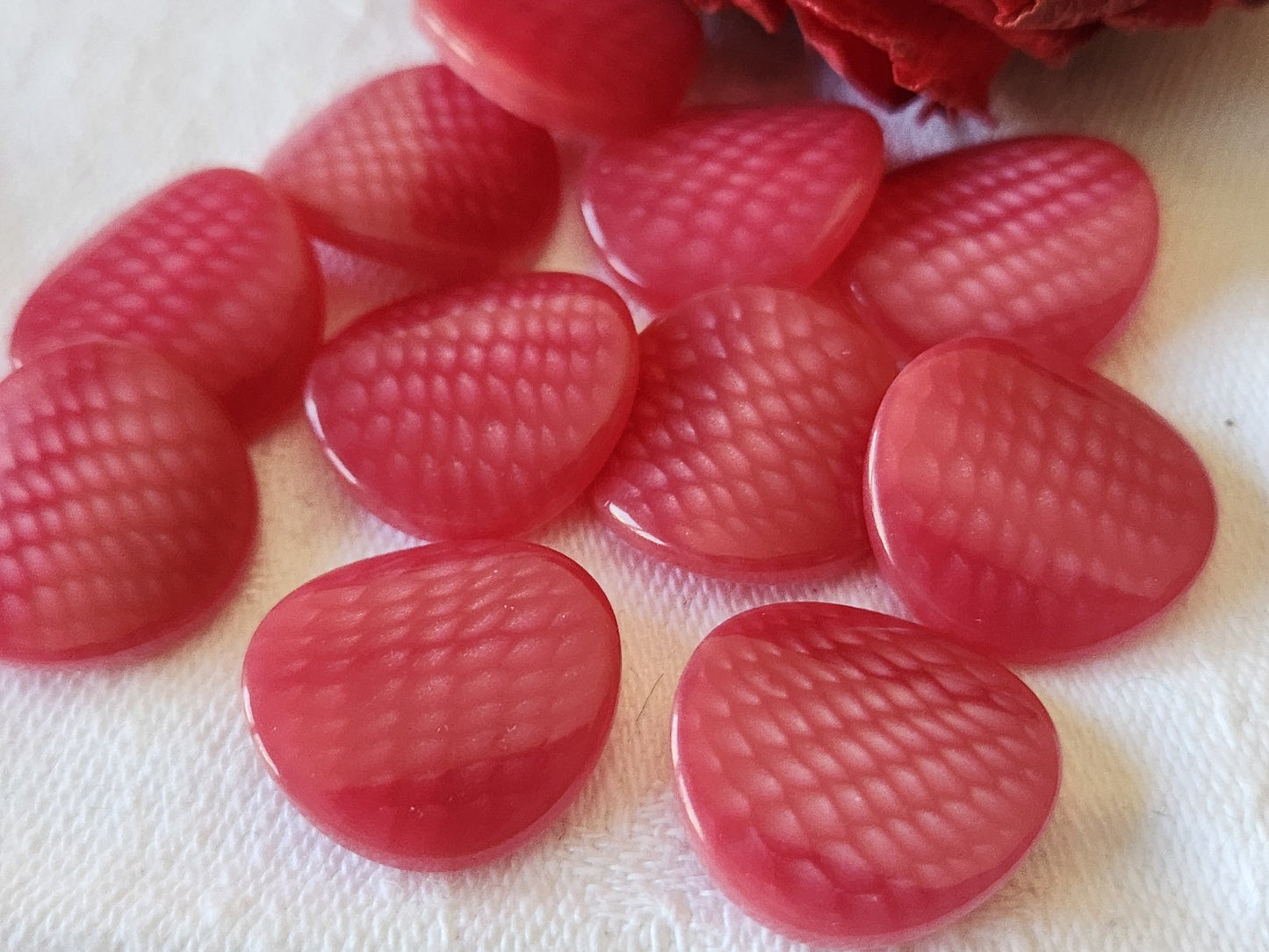 Lot 13 boutons vintage à pied rose quadrillé 1,7 cm (11) et 2,3 cm (2) ref 5069