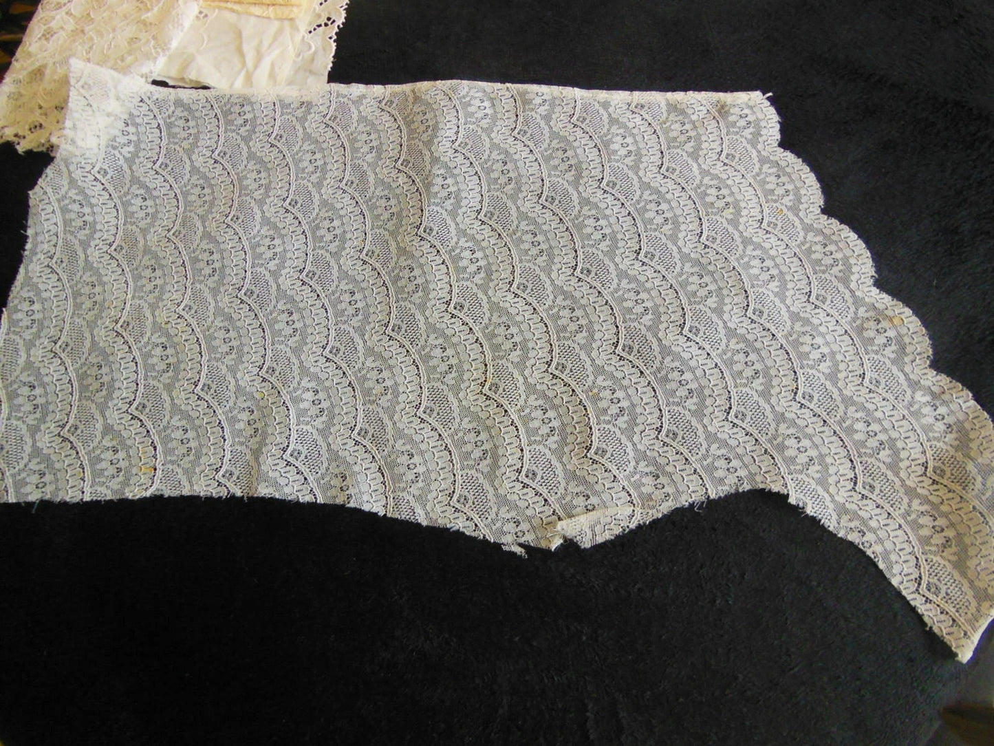 Coupon de dentelle ancienne nylon pour appli incrustation T2-6