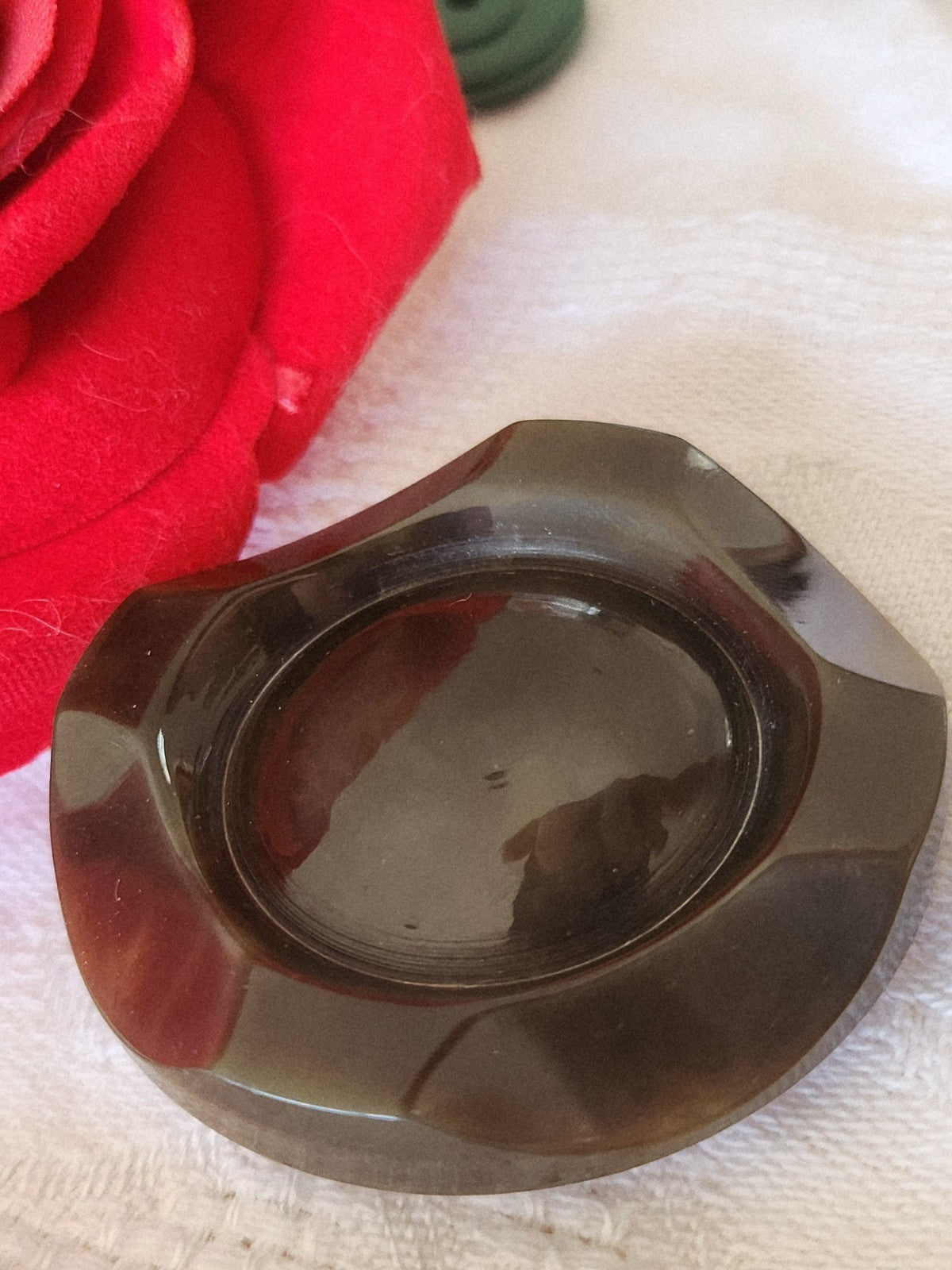 Énorme bouton ancien art déco marron ombragé épais laiton 4,3 cm ref 3846