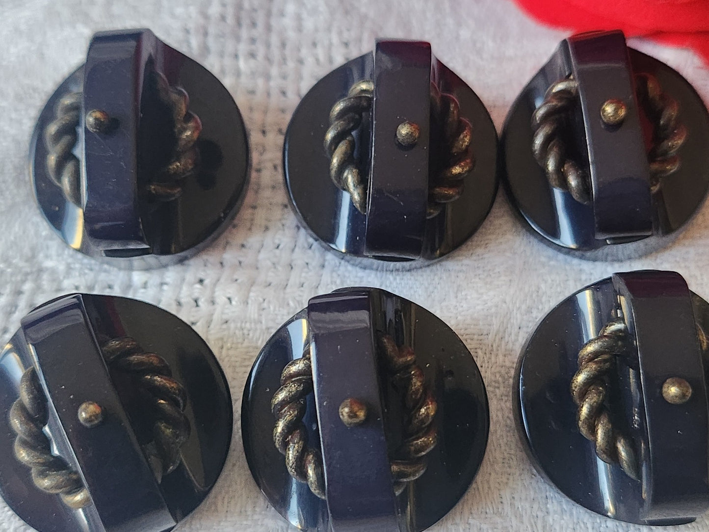 Lot 6 boutons anciens bleu fort relief chaine pied métal 2,6 cm ref 5560