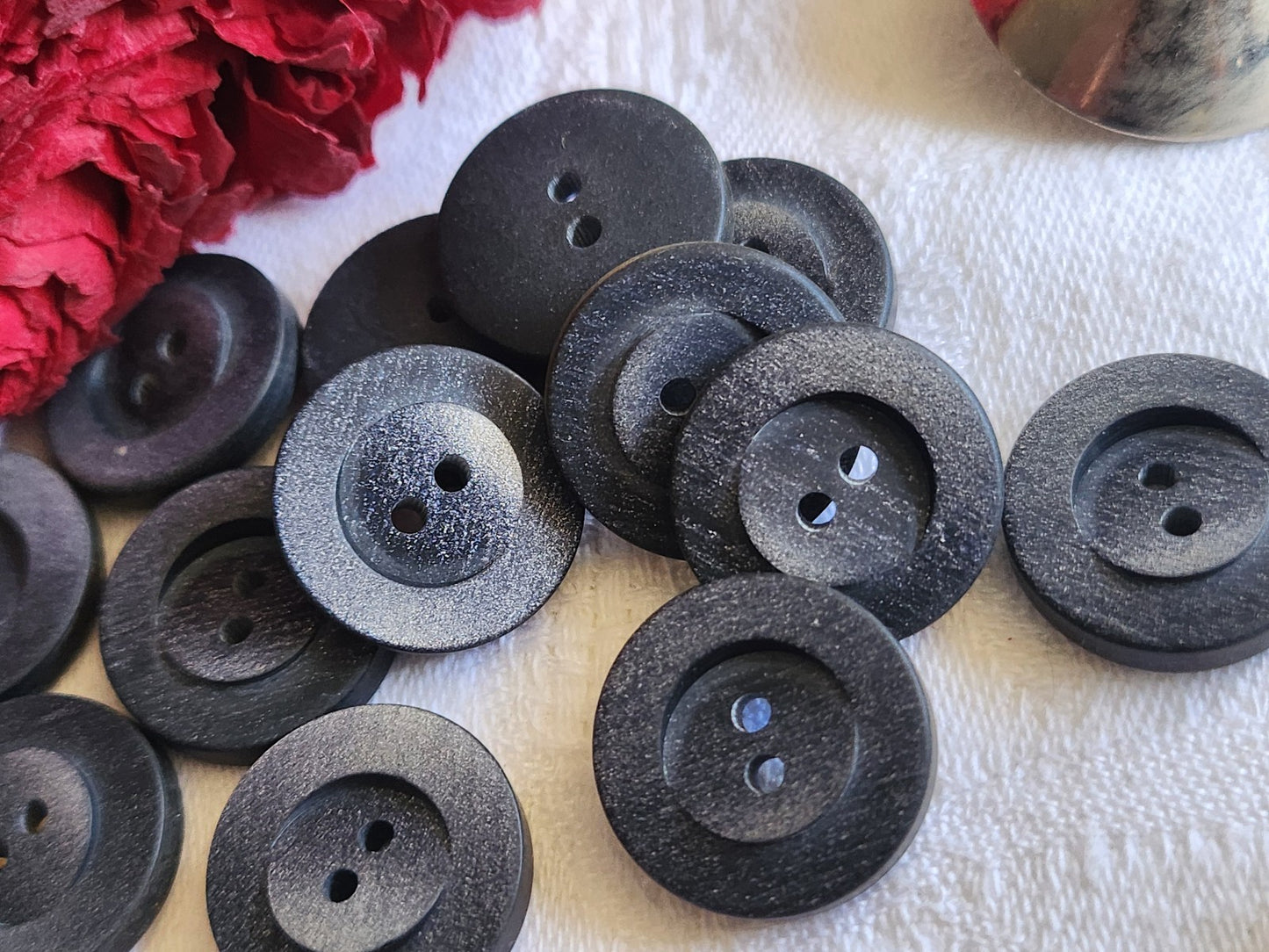 Lot 12 boutons vintage bleu argenté trous  1,8 cm ref 1298