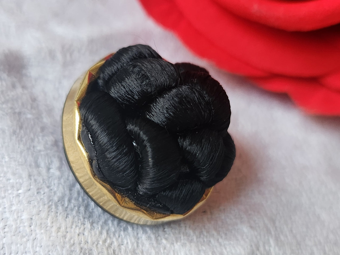 Gros bouton en résine et passementerie ancien vintage 2,4 cm D16G