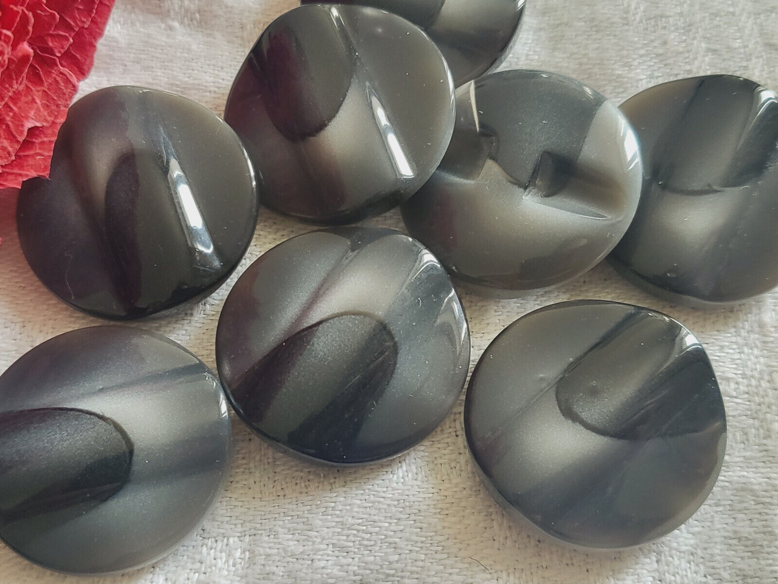 Lot 6 boutons vintage motif relief gris noir travaillé à pied  2,2 cm ref 3402