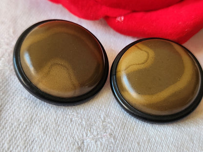 Duo gros boutons anciens marron veiné 2,6 cm pied D8O