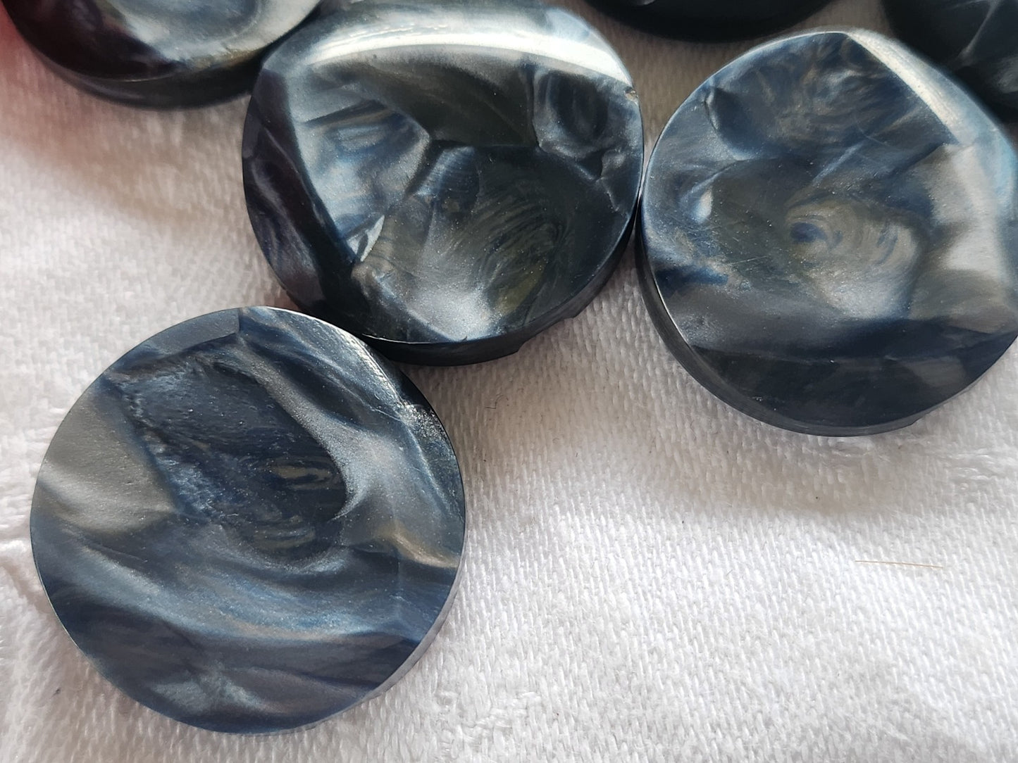 Lot 6 gros boutons vintage bleu moucheté pied plat épais 2,6 cm ref 2499