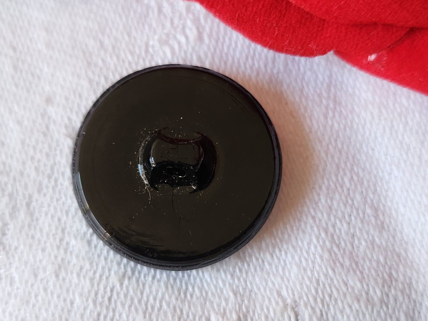 Bouton ancien en verre noir argenté strié 2,3 cm vintage pied D8D