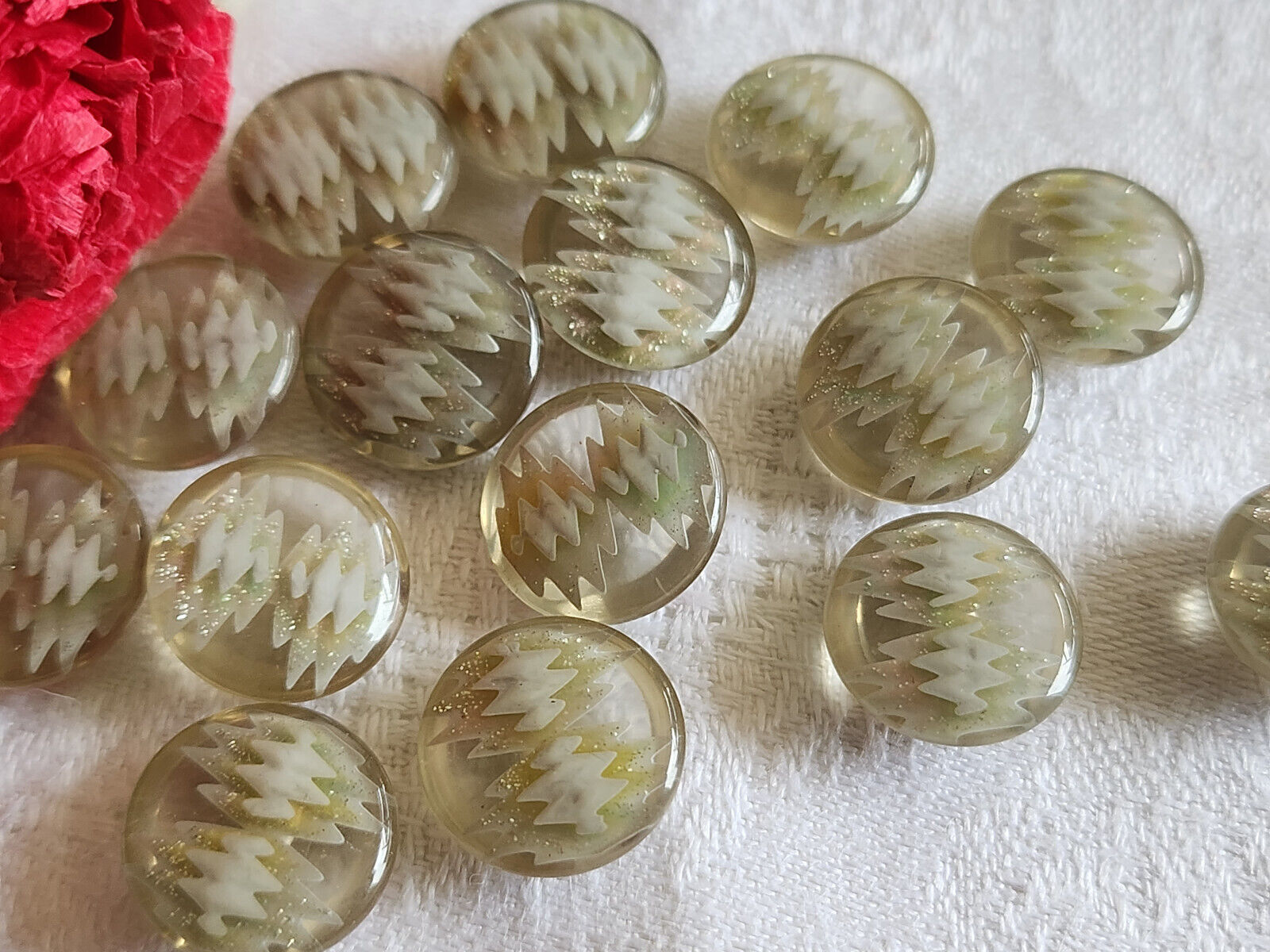 Lot 14 petits boutons vintage inclusion gris clair  bijoux pied 1,4 cm ref 749