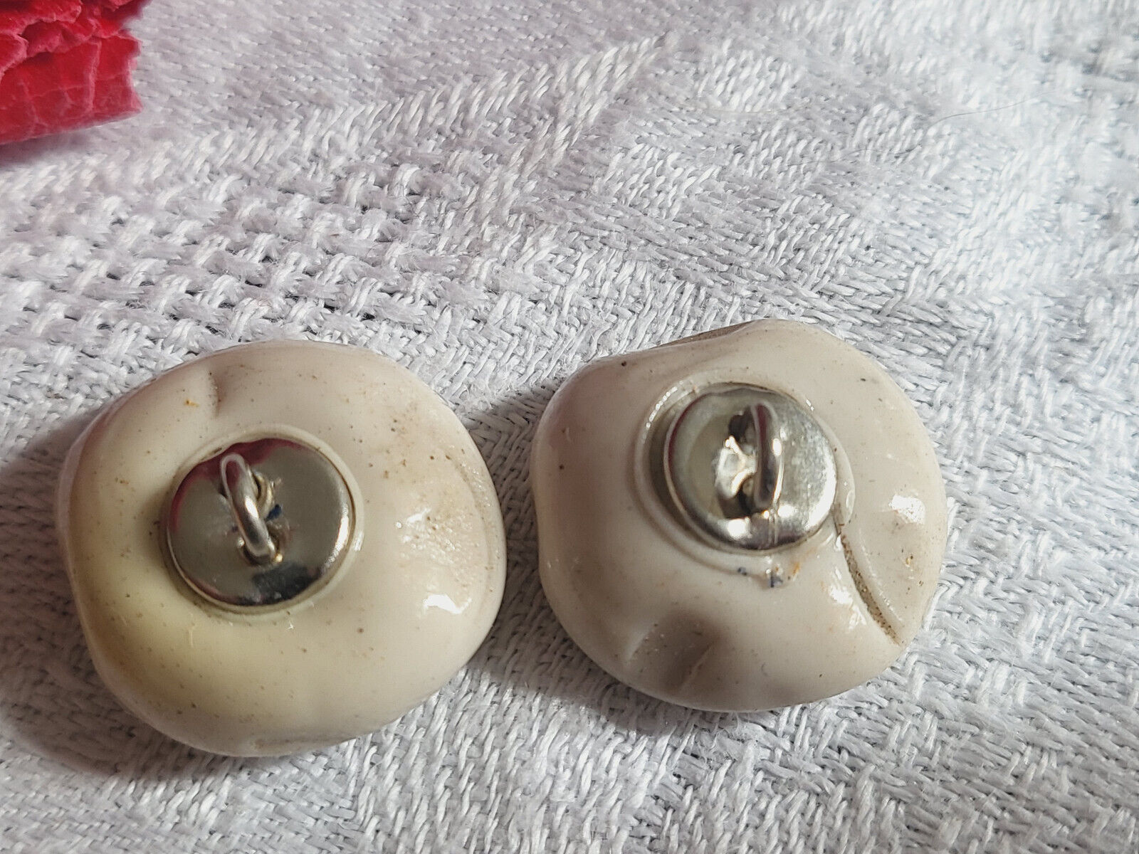 Duo boutons vintage  en résine pour collection blanc cassé 1,7 cm D17F