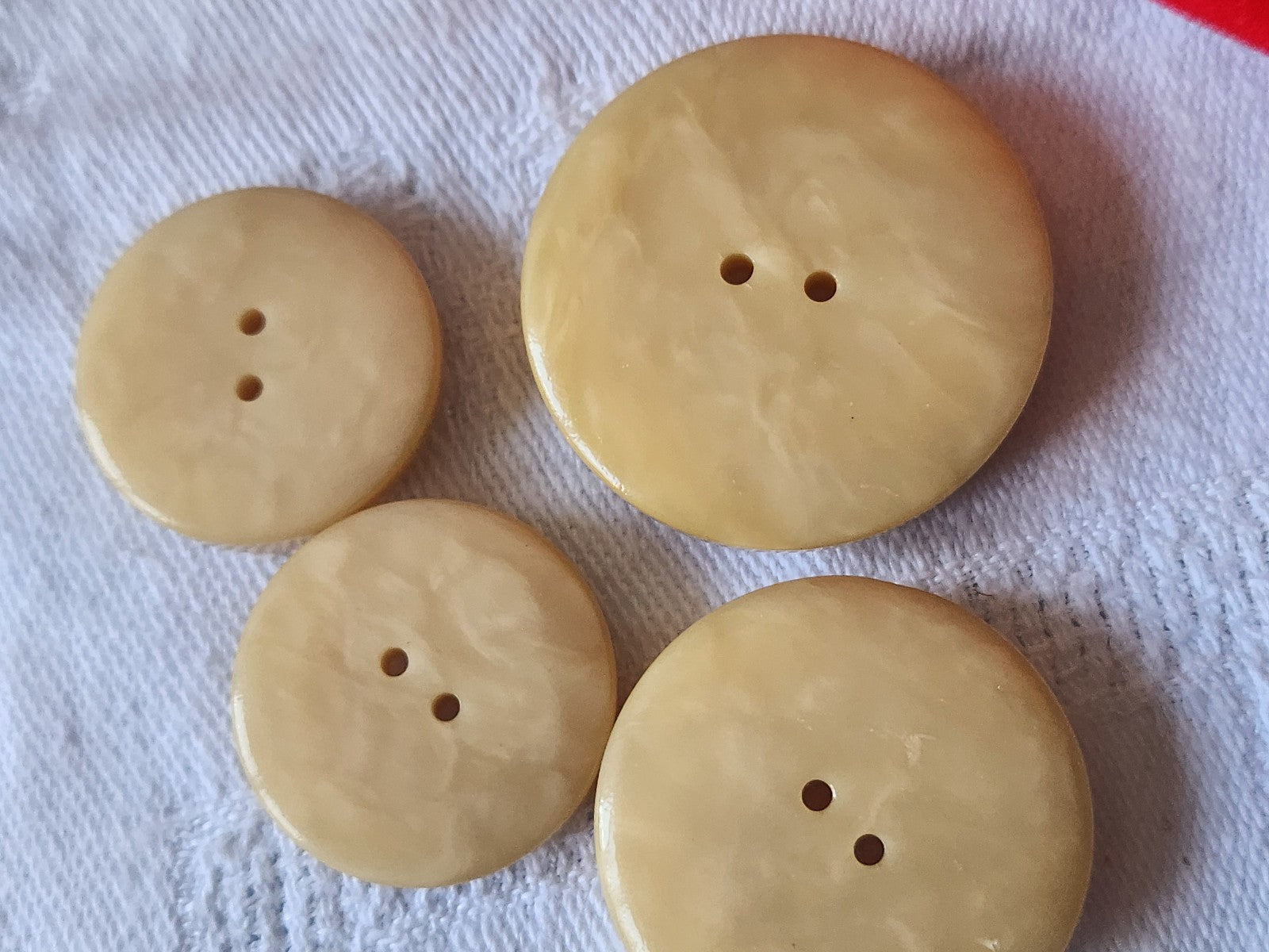 Lot 4 boutons vintage marbré 2,2 à 3 cm relief motif ref 3839