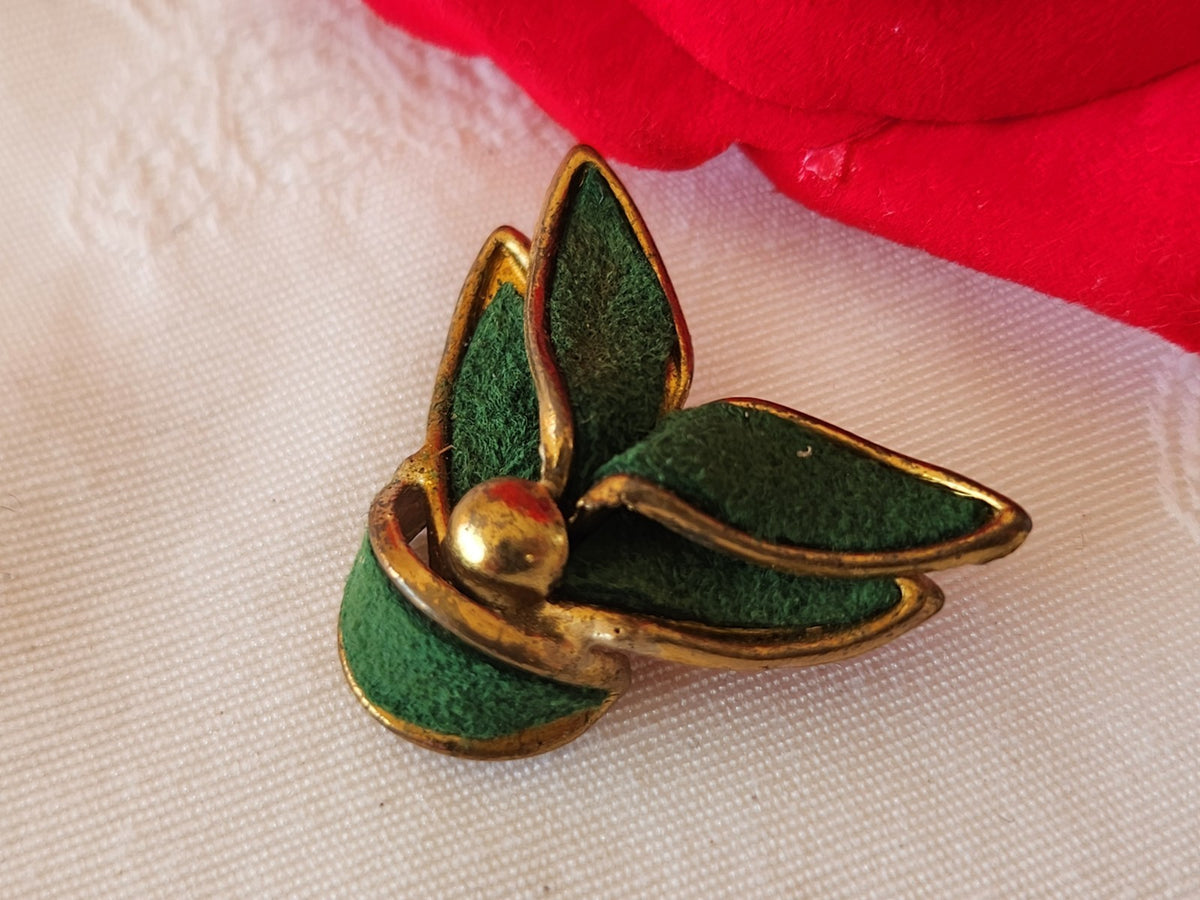 Bouton ancien metal vert  2,8 cm sur 3 cm original D19K