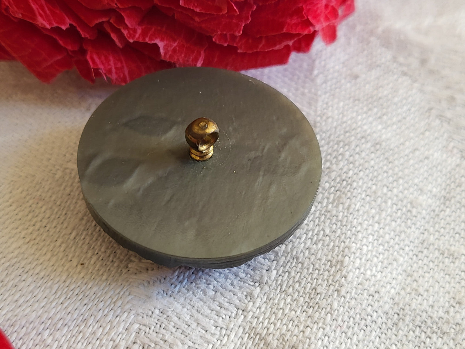 Collection bouton ancien gris marbré pied  laiton forme flan 2,6 cm G16F