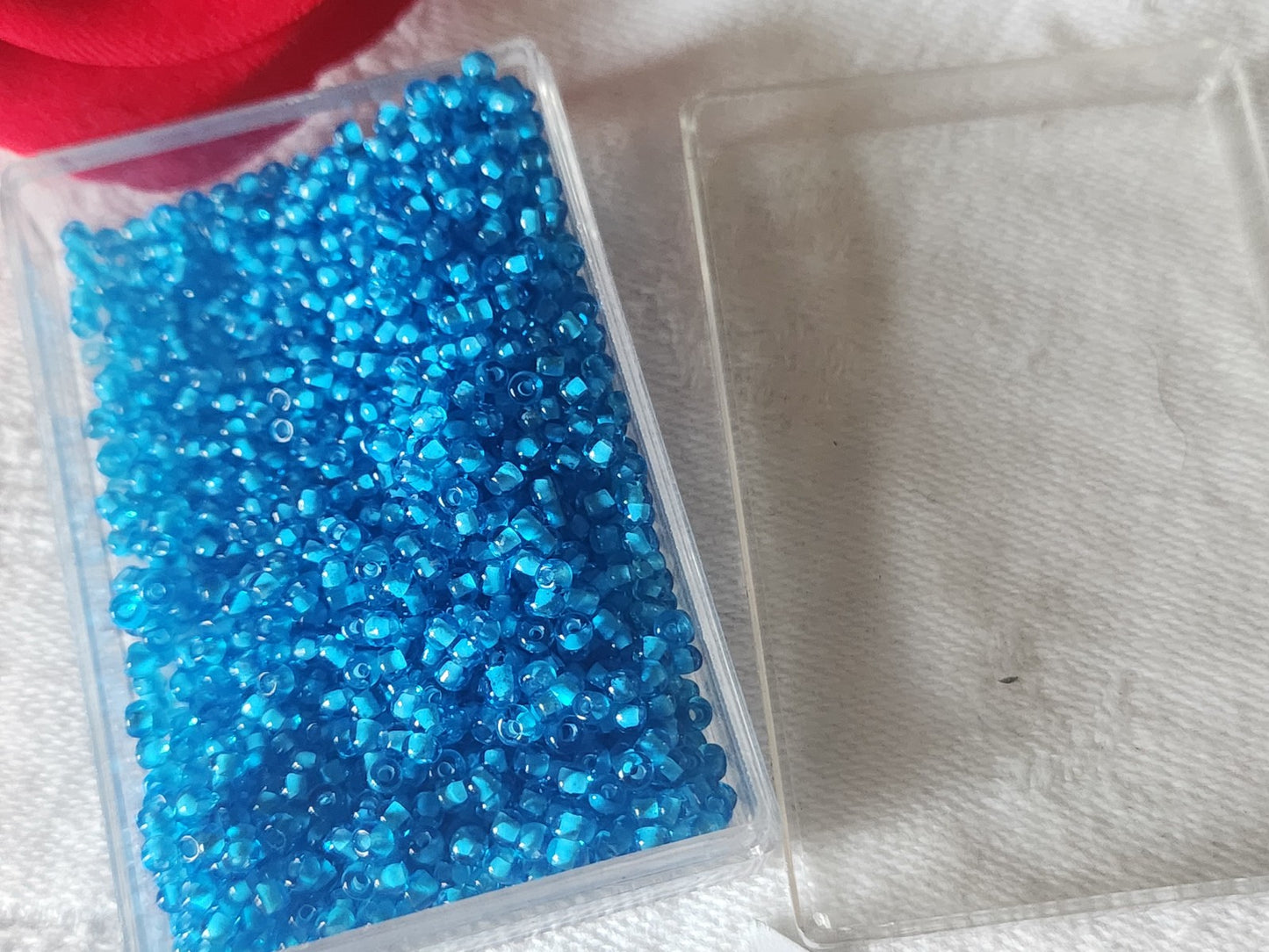 Lot environ 20 grammes de perles de rocaille bleu   n°15