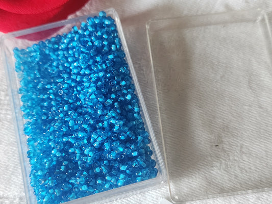 Lot environ 20 grammes de perles de rocaille bleu   n°15