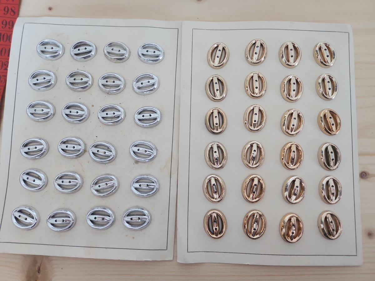 Lot 14 plaques de boutons vintage acrylique doré argenté complétes n°2