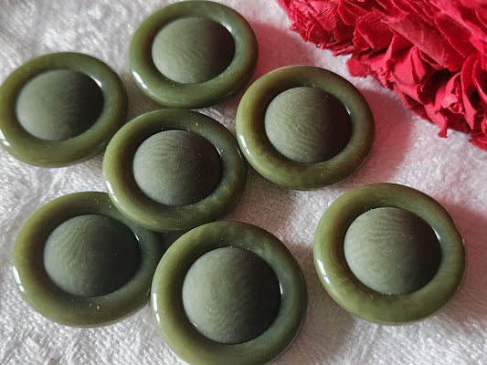 Lot 7 jolis boutons vintage vert veiné  pied 2 cm ref 2807
