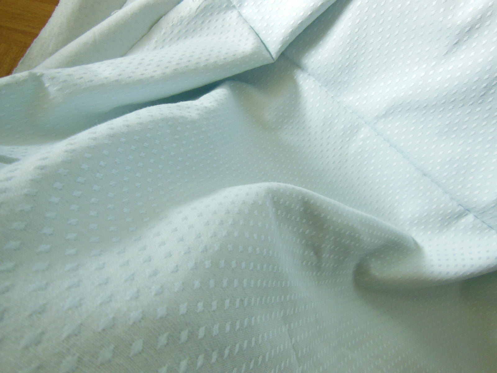 Coupon tissu ancien ameublement bleu tendre 2 mètres 20 sur 2 mètre 90 B1