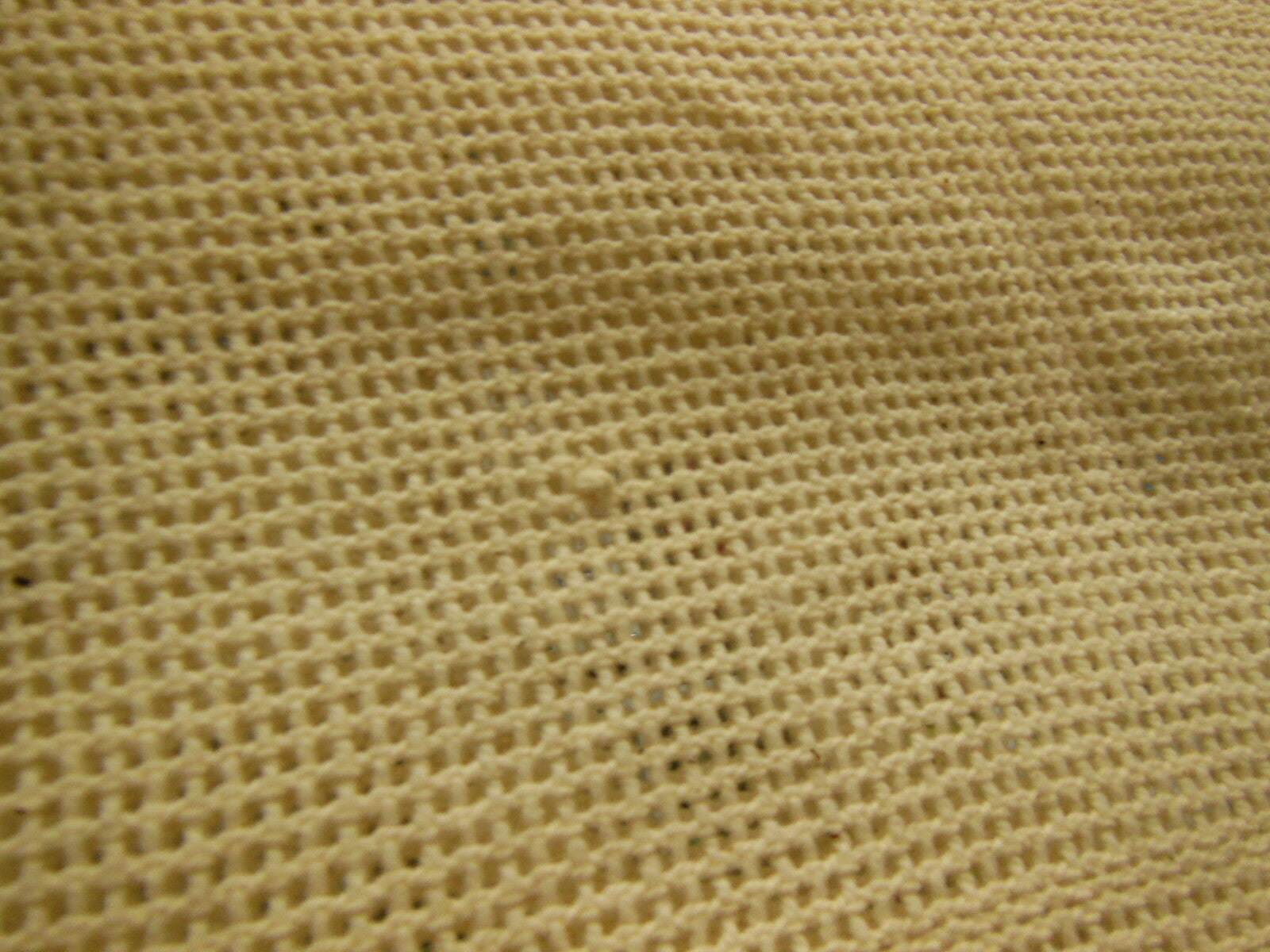 Dessus de lit vintage franges , maille jour petit lit  B6