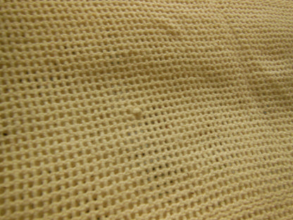 Dessus de lit vintage franges , maille jour petit lit  B6