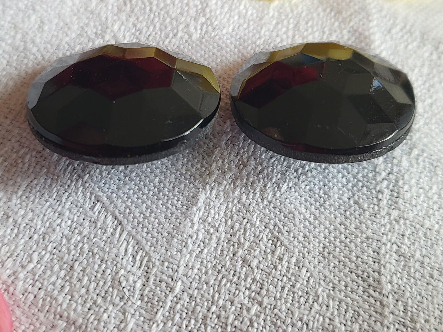 Duo gros boutons anciens en verre noir facette pied  2,1 cm D18C